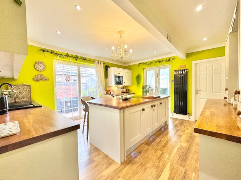 Property photo 3 of 27 Kitchen Breakfast Room