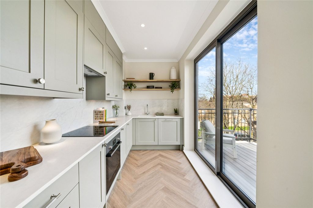 Property photo 3 of 8 Picture No. 13