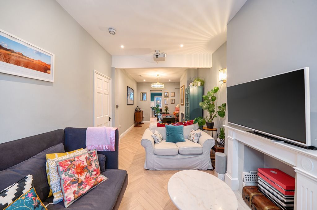 Property photo 2 of 23 1394380-7-6944074...