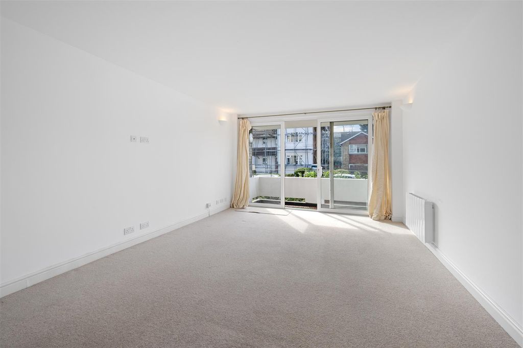 Property photo 2 of 16 Flat 3, High Range,7.Jpg