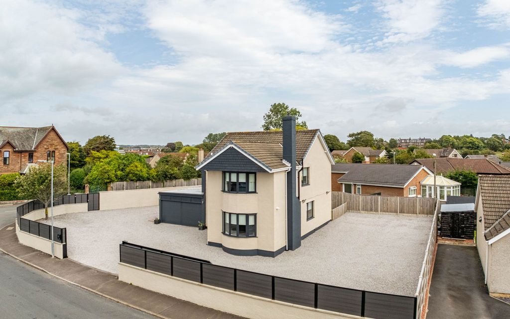 Property photo 1 of 32