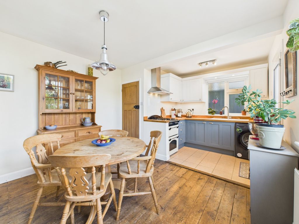 Property photo 2 of 19 Kitchen