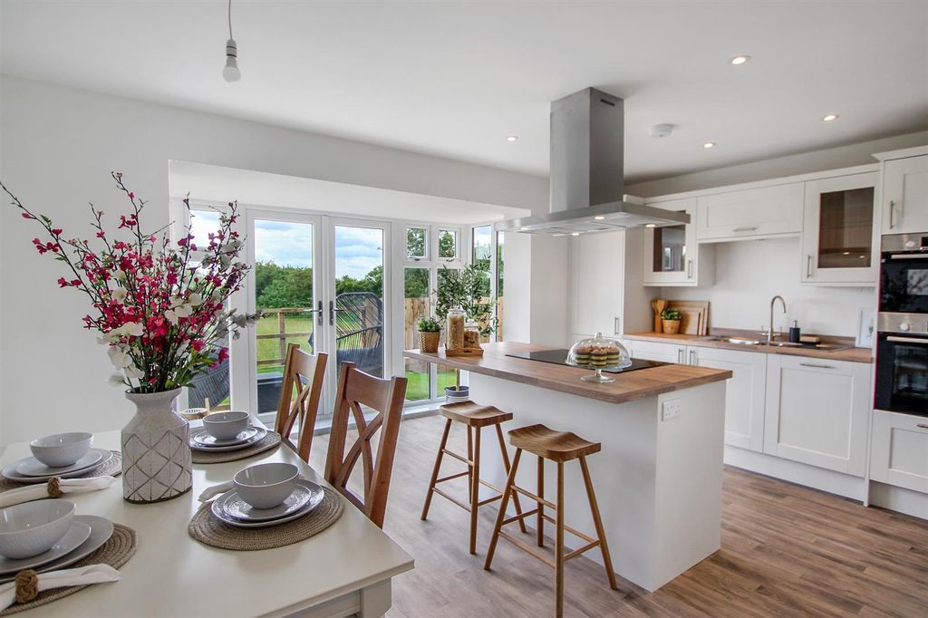 Property photo 3 of 17 Kitchen Diner.Jpg