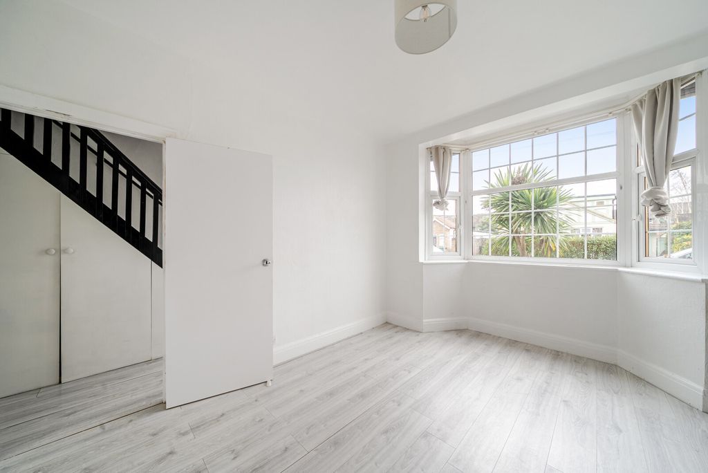 Property photo 2 of 13 1429899-13-69B2Ad...