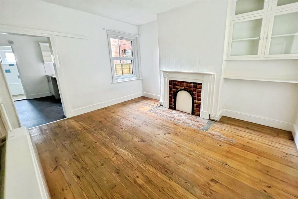 Property photo 3 of 10 (Thumbnail)