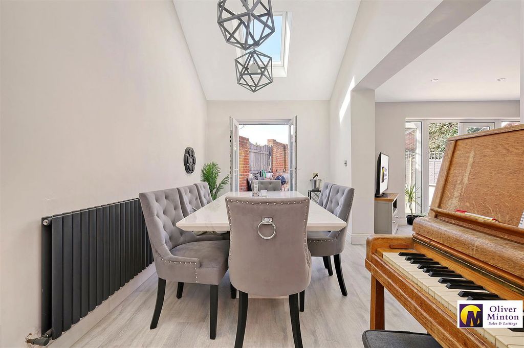 Property photo 2 of 32