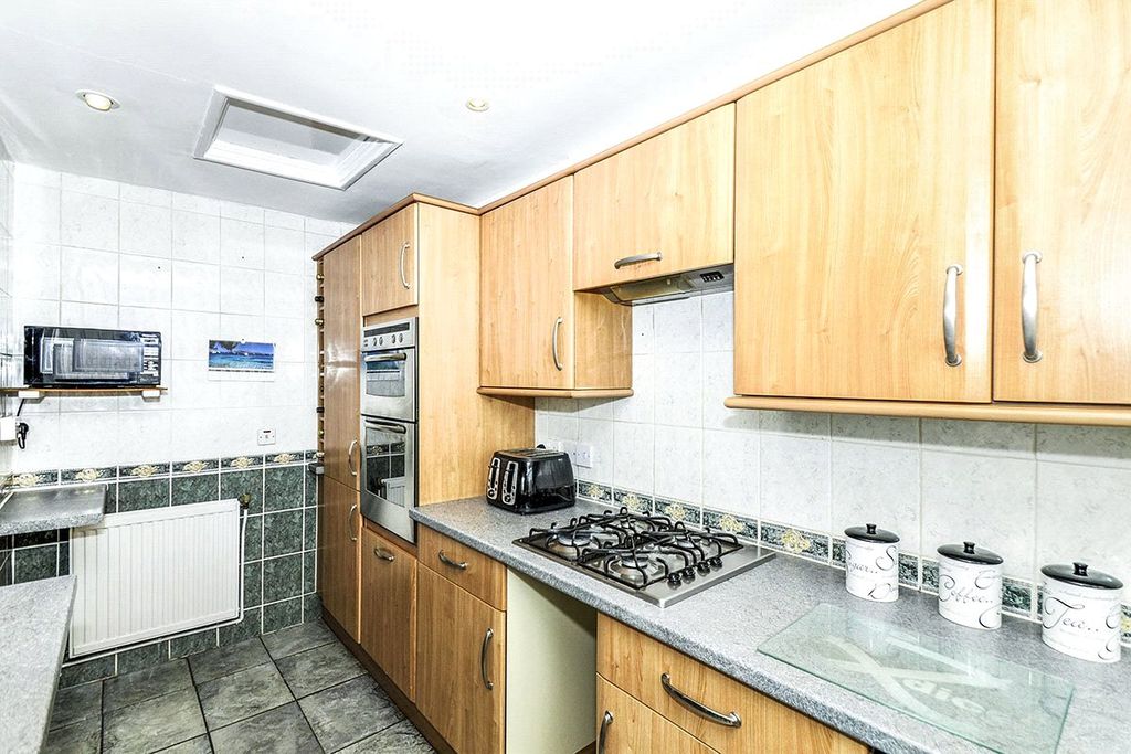 Property photo 2 of 11 Kitchen