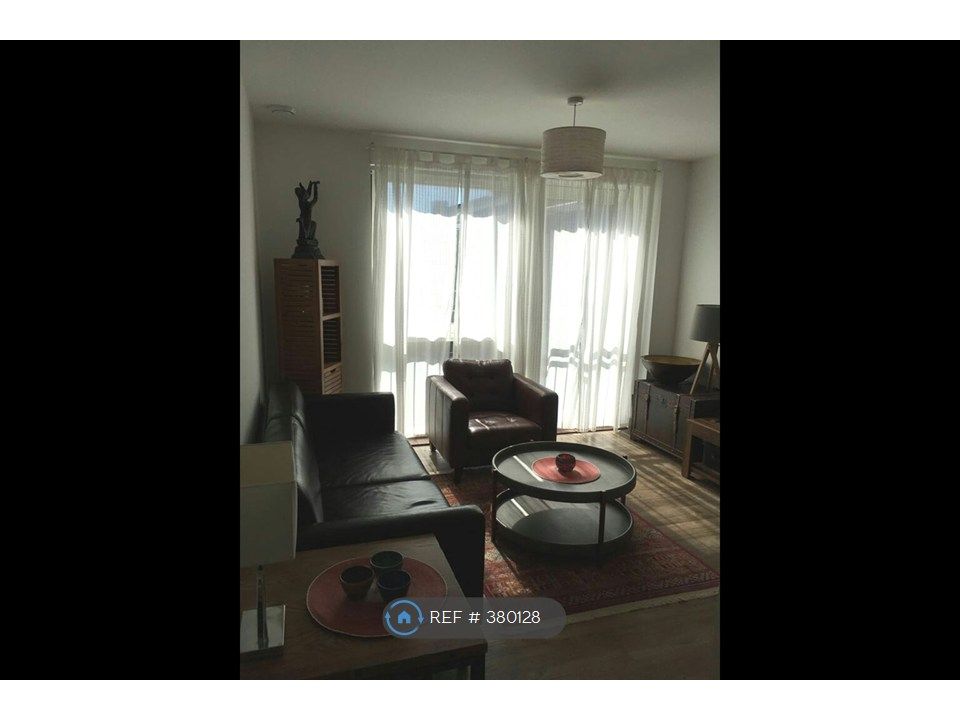 Property photo 3 of 10 Lounge