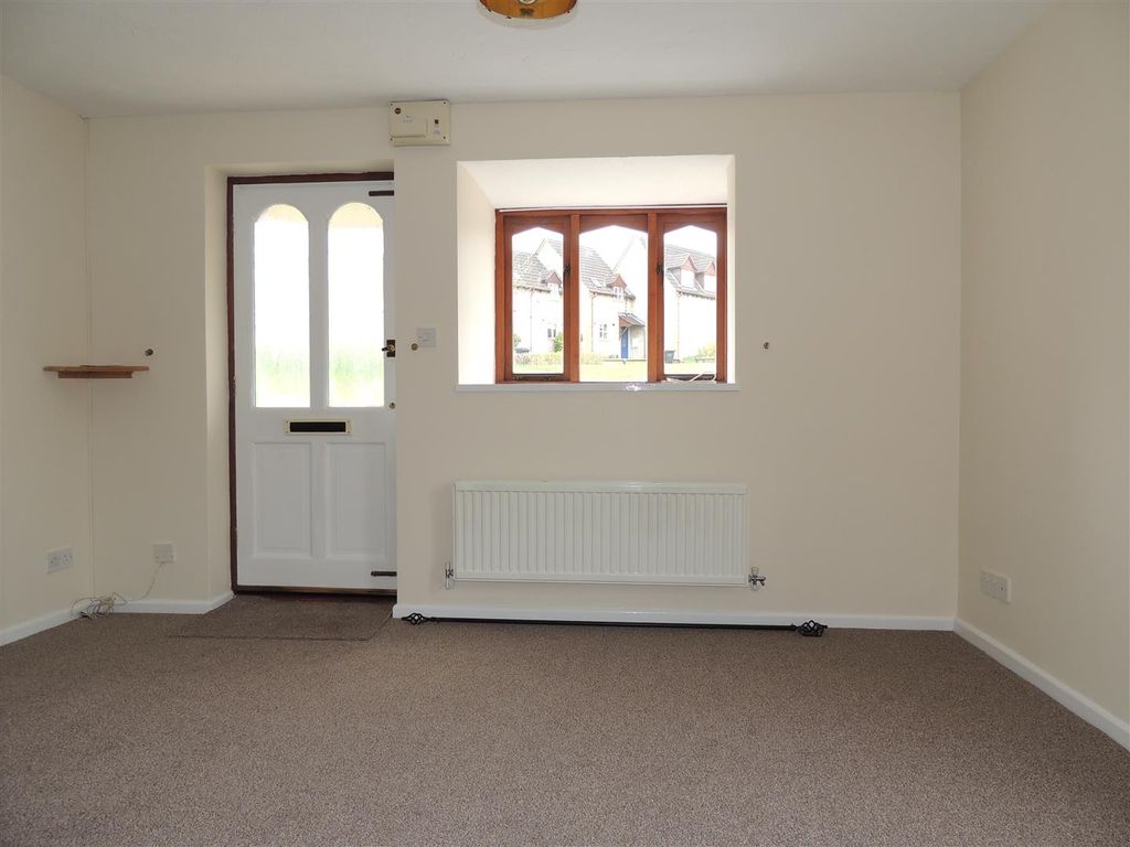 Property photo 3 of 12 Lounge