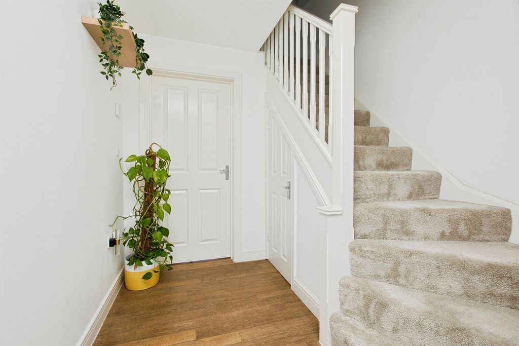 Property photo 3 of 31