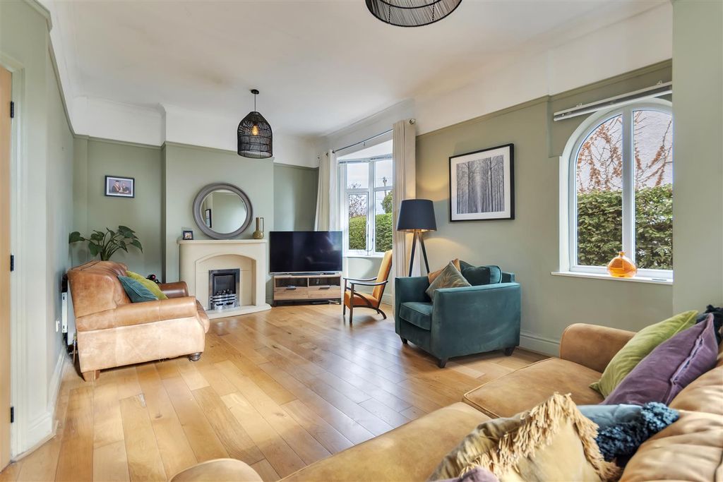 Property photo 2 of 16 Lounge