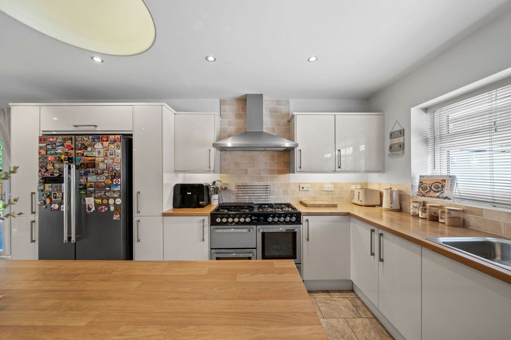 Property photo 3 of 43