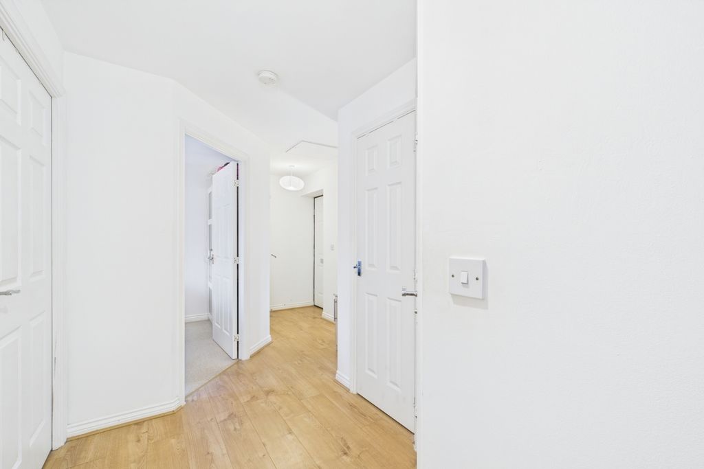 Additional image 7 of 2 bed flat for saleSandpiper Way, Leighton Buzzard, Bedfordshire LU7