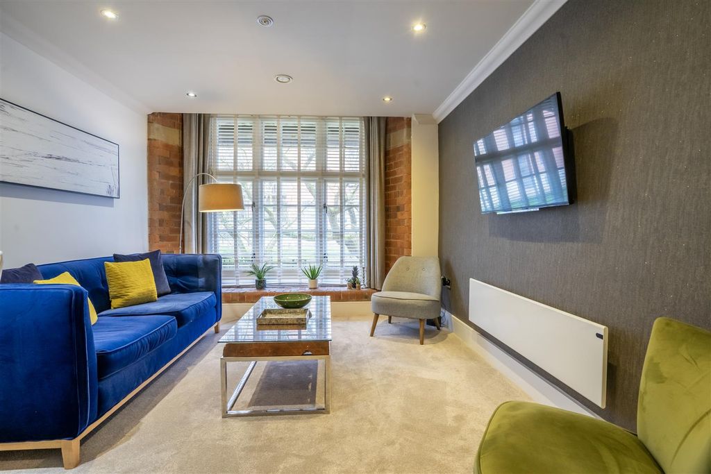 Property photo 2 of 17 Cocoa Suites 31 (15 Of 29).Jpg