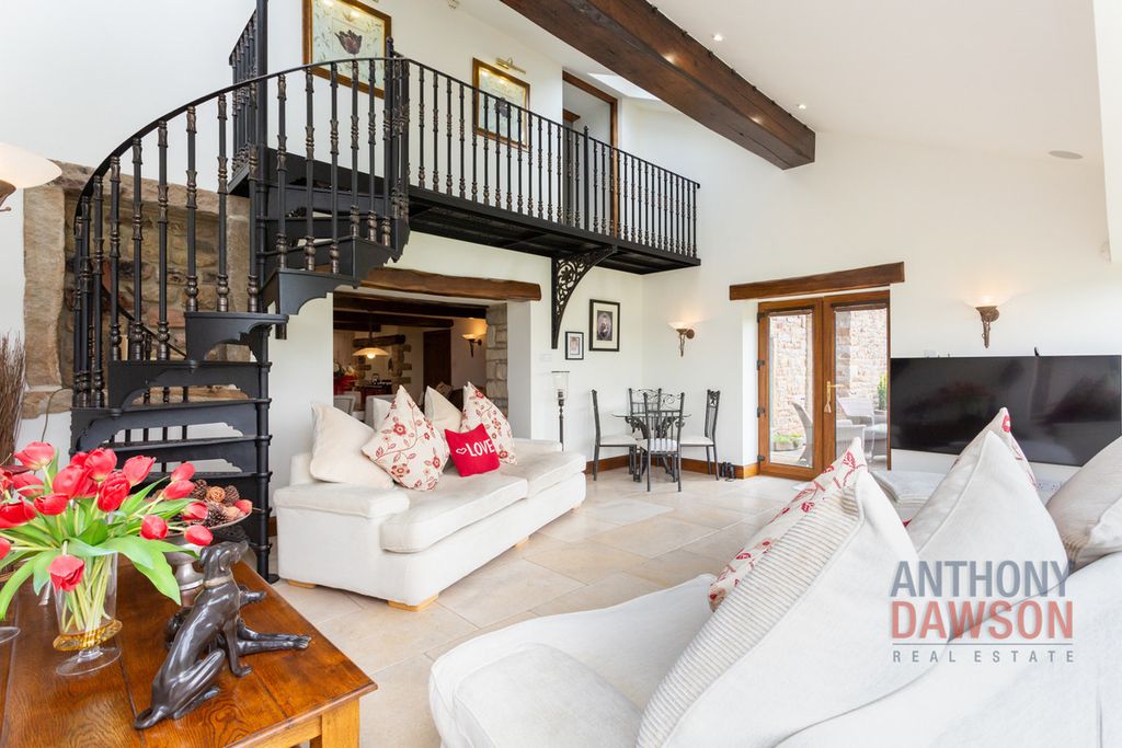 Property photo 3 of 23