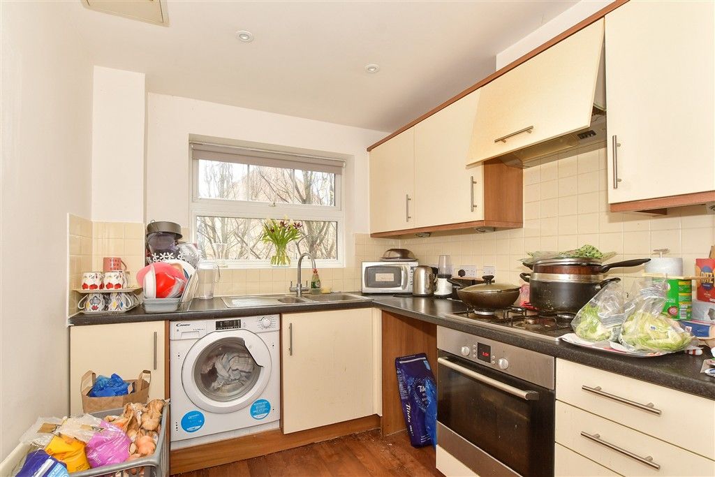 Property photo 2 of 9 Kitchen