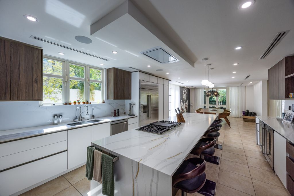 Property photo 3 of 33