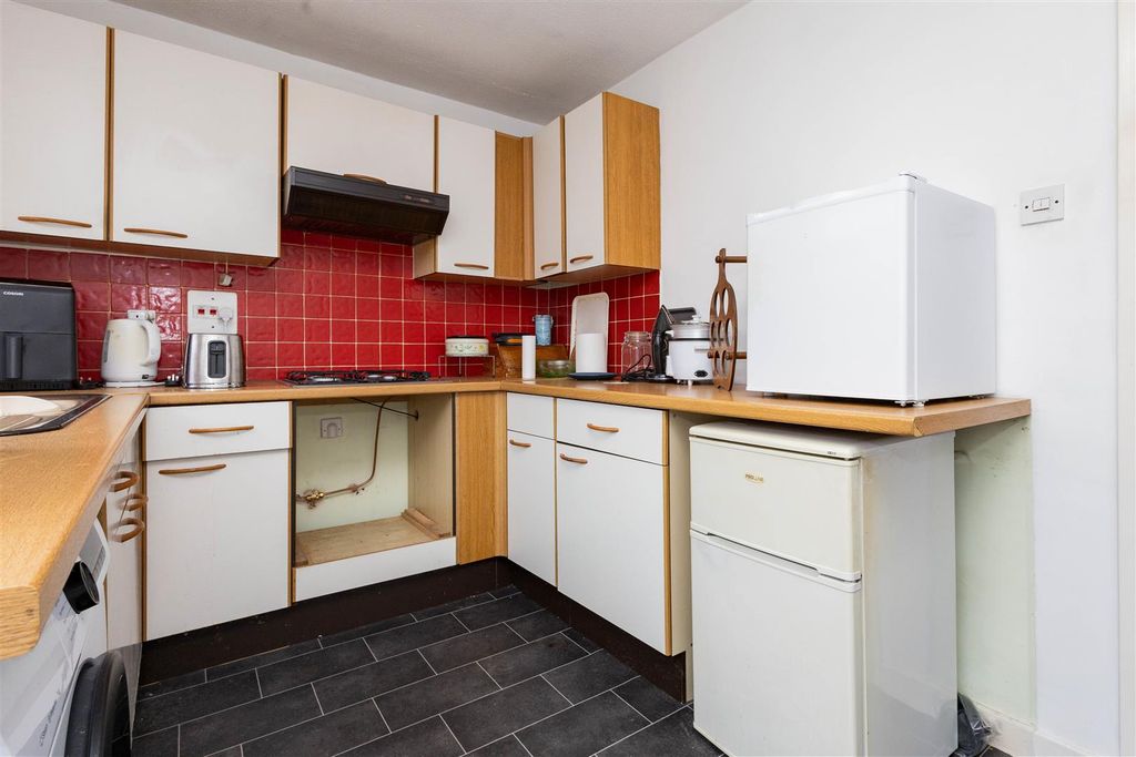 Property photo 3 of 15 Kitchen