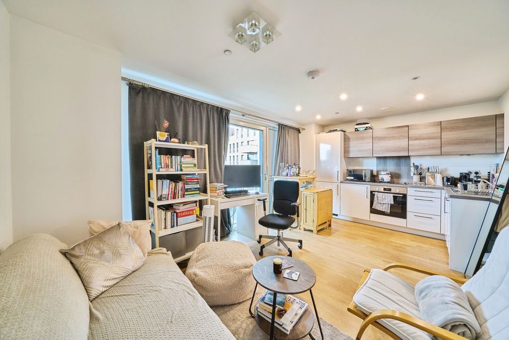Property photo 2 of 11 Pbox-Img.Jpg