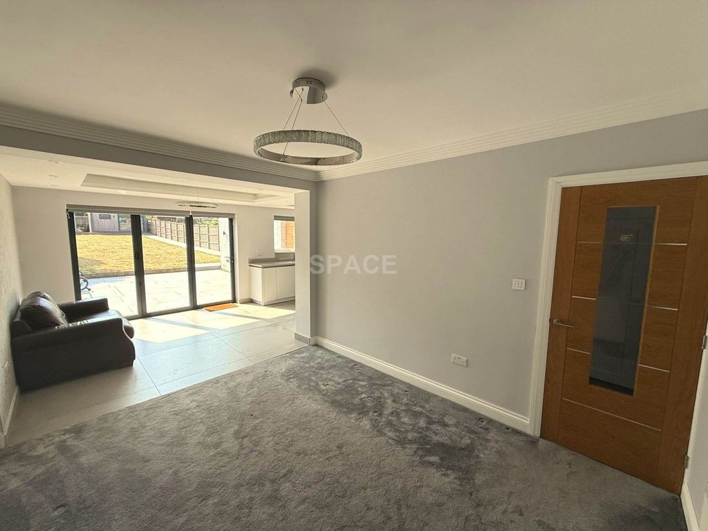Property photo 3 of 25