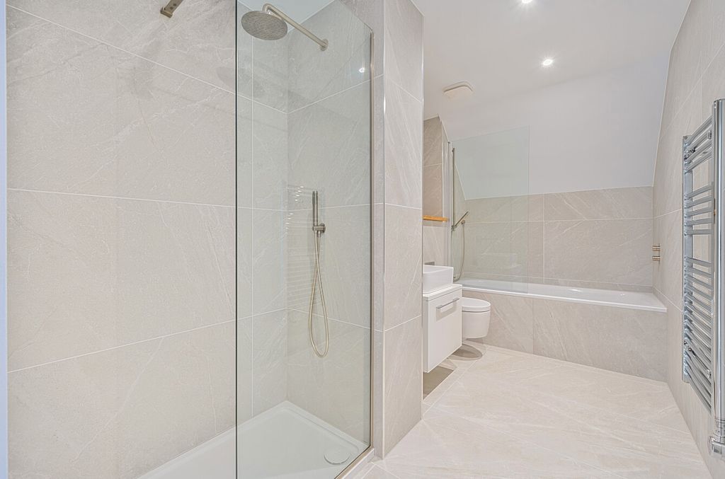 Property photo 3 of 21 1315346-10-685Ab0...