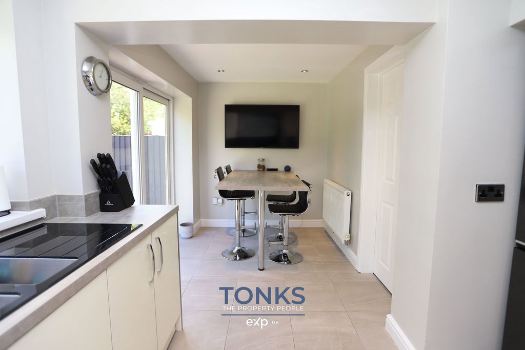 Property photo 3 of 25