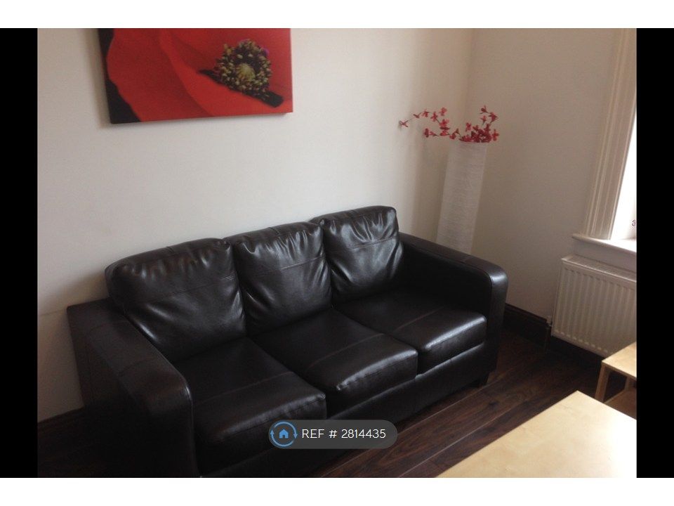 Property photo 2 of 9 Living Space
