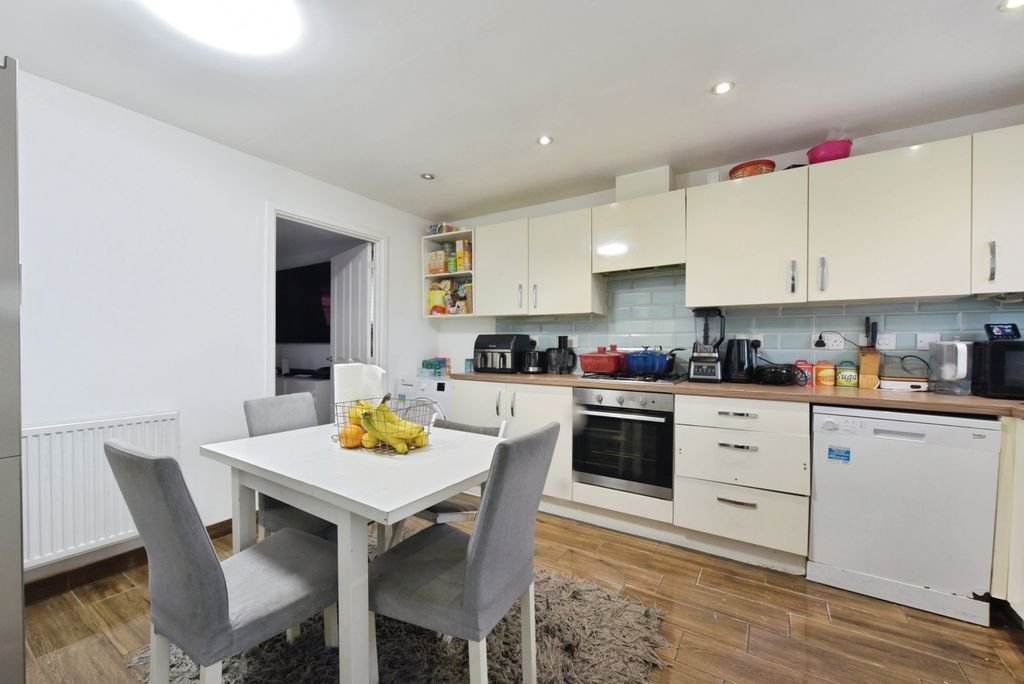 Property photo 2 of 16 Photo