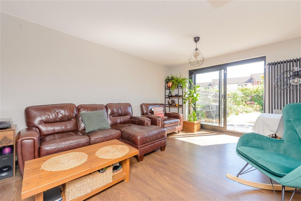 Property photo 3 of 12 Lounge