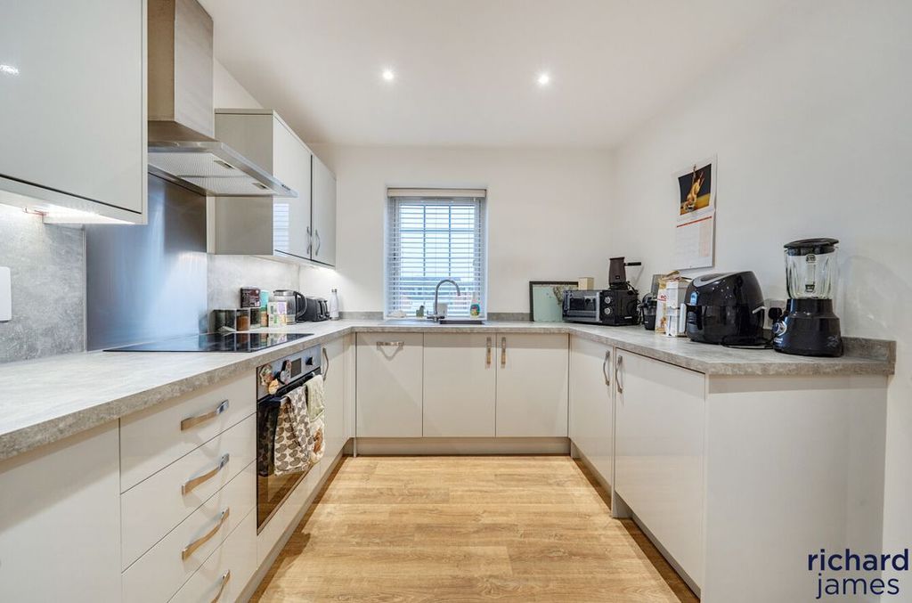 Property photo 2 of 15 6031Fe304F4d41E9Bde8c559Dd2Acee4