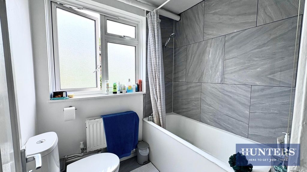 Property photo 1 of 13 Bathroom.Png