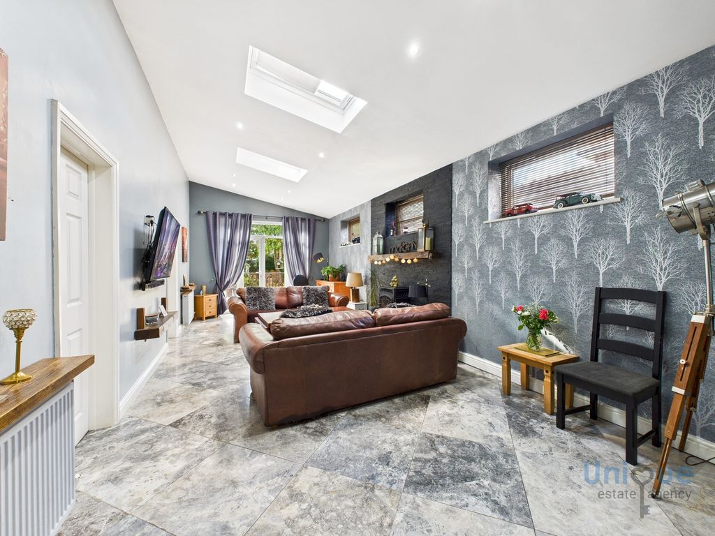 Property photo 3 of 35