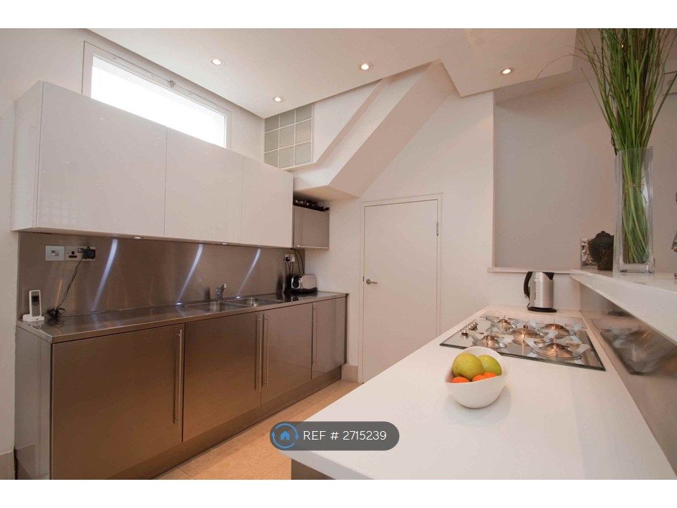 Property photo 3 of 8 Kitchen