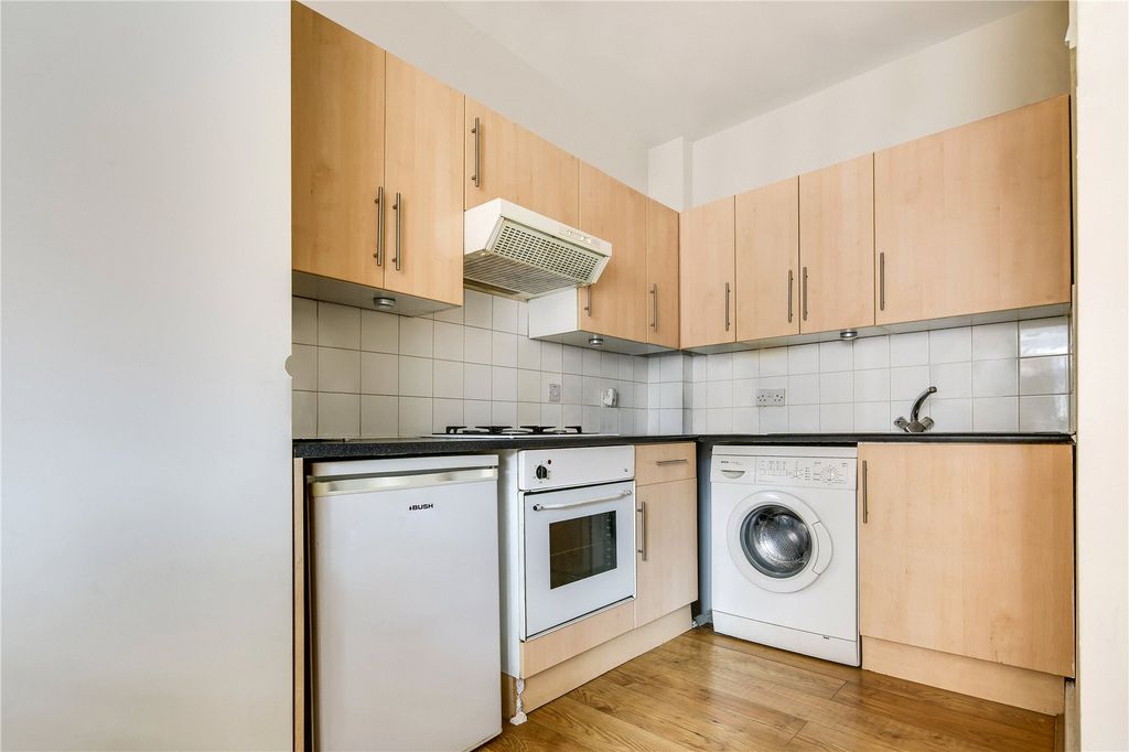 Property photo 3 of 9 Kitchen