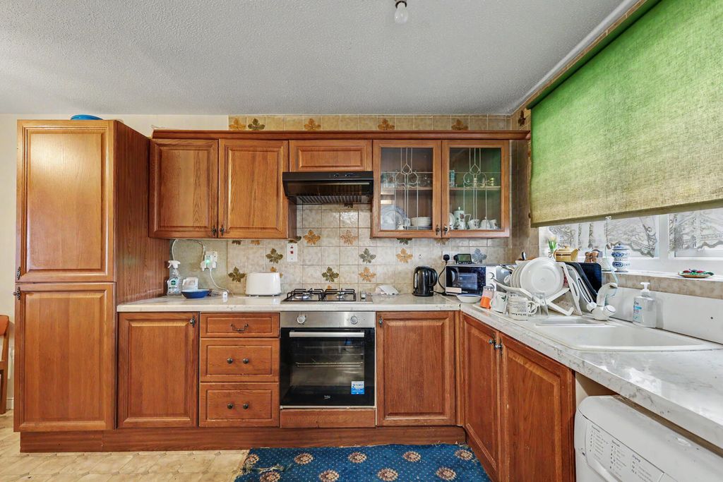 Property photo 3 of 19 Kitchen