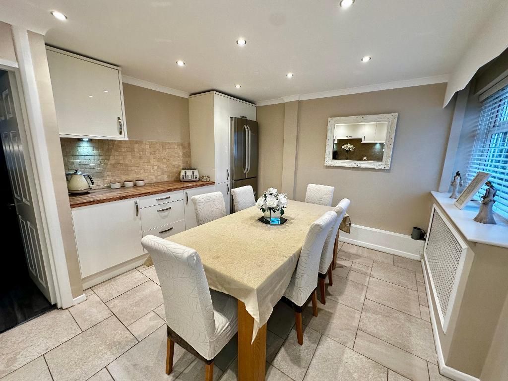 Property photo 3 of 15 Kitchen/Dining