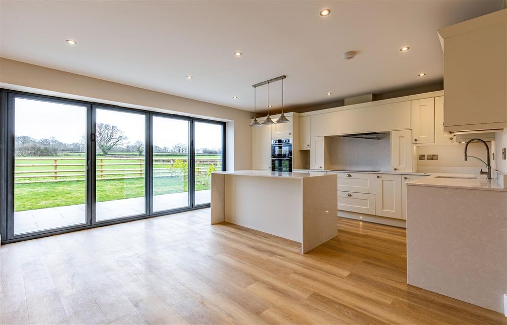 Property photo 3 of 24 Bx1A5855-Hdr.Jpg