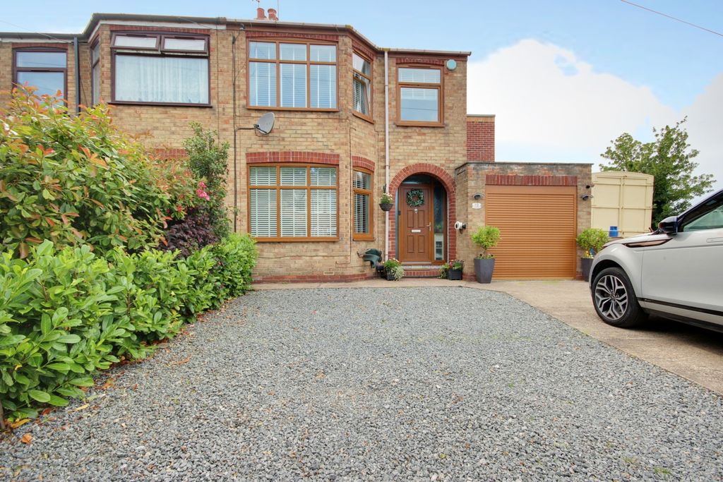 Property photo 1 of 20 1 Front A
