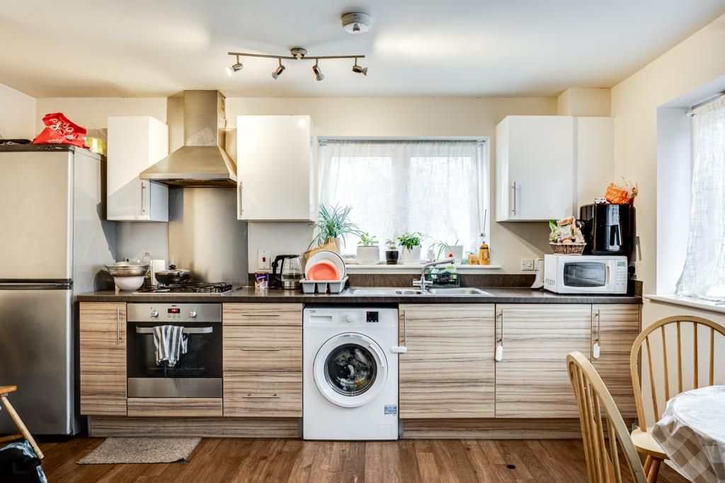 1 bed flat for saleRailway View, Kettering NN16 photo 5