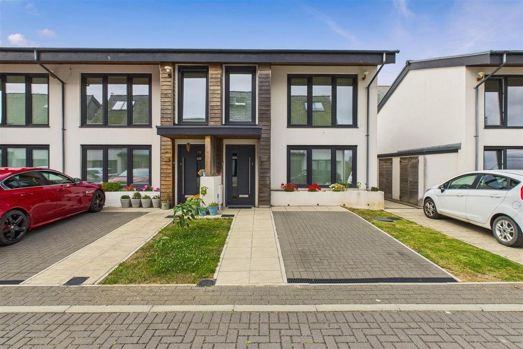 Property photo 1 of 25 Hilgrove Mews