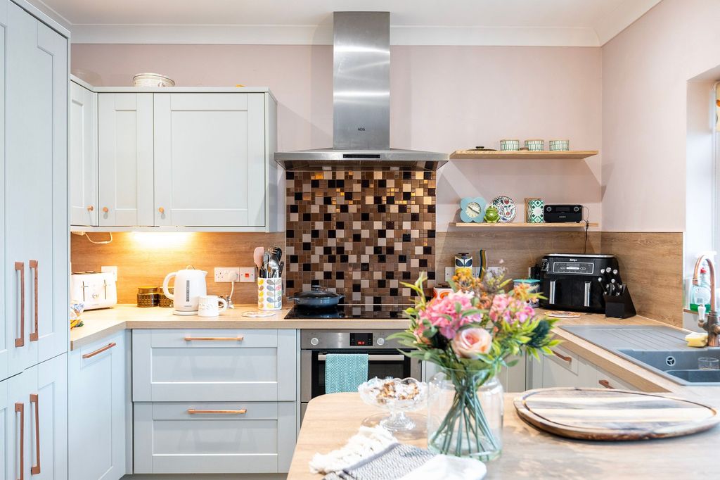 Property photo 2 of 23