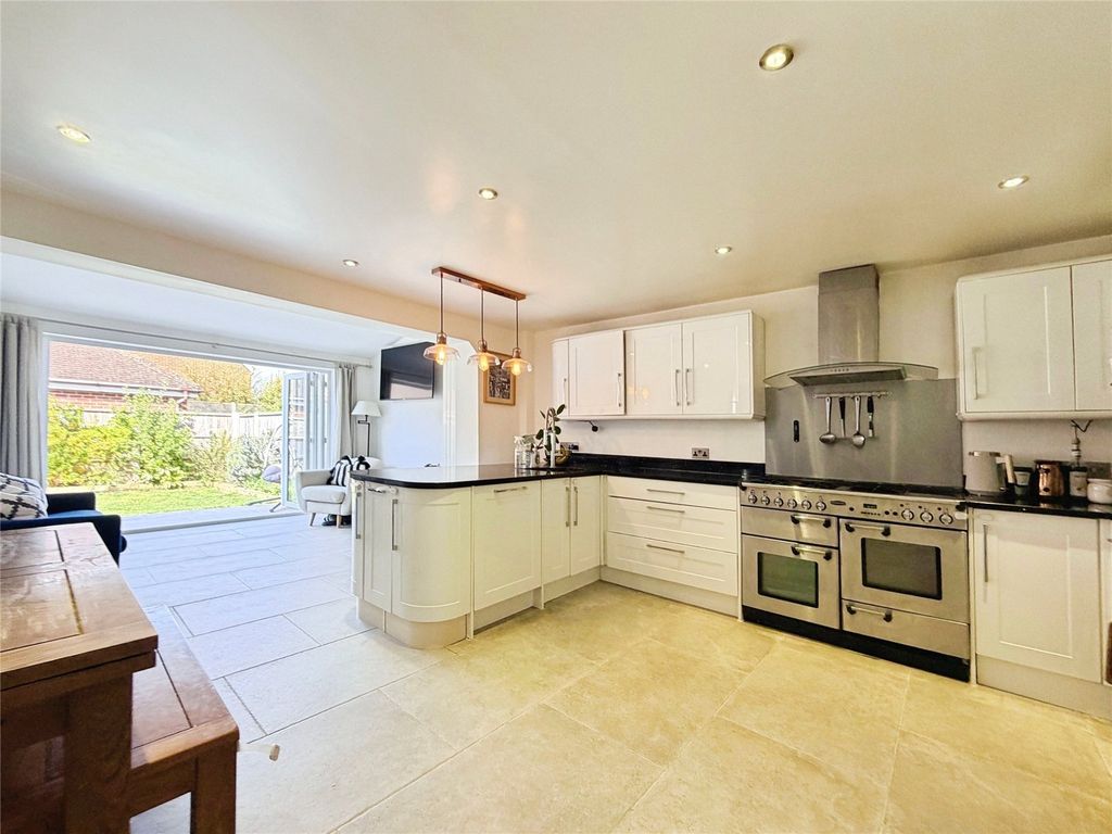 Property photo 2 of 34 Picture No. 14