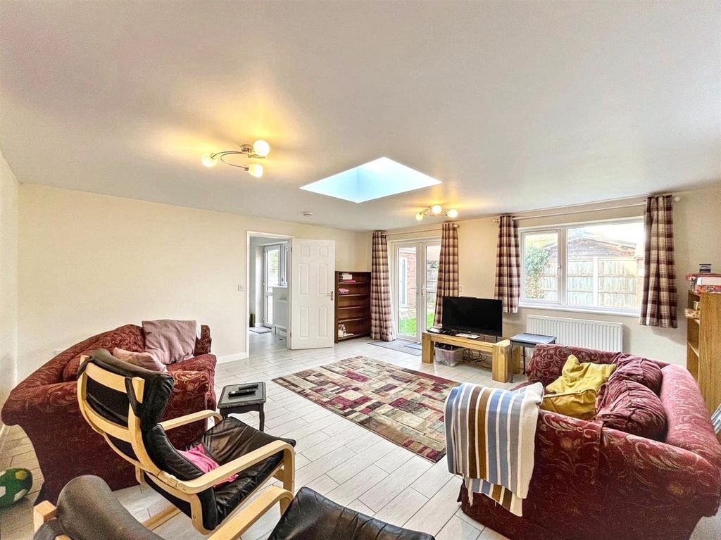 Property photo 3 of 18 03Bb2E53Dad943E6B847F3Ec50Fc6B5A.Jpg
