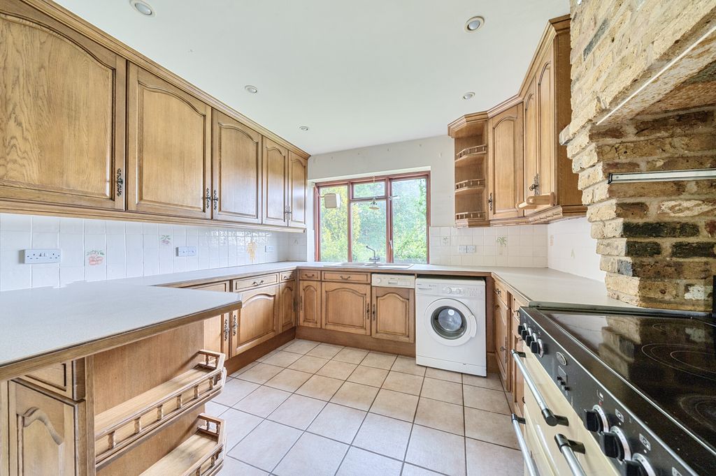 Property photo 3 of 16 Kitchen
