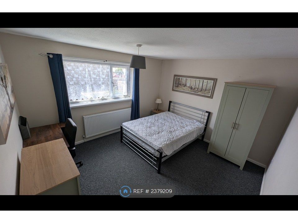 Property photo 2 of 18 Double Bedroom