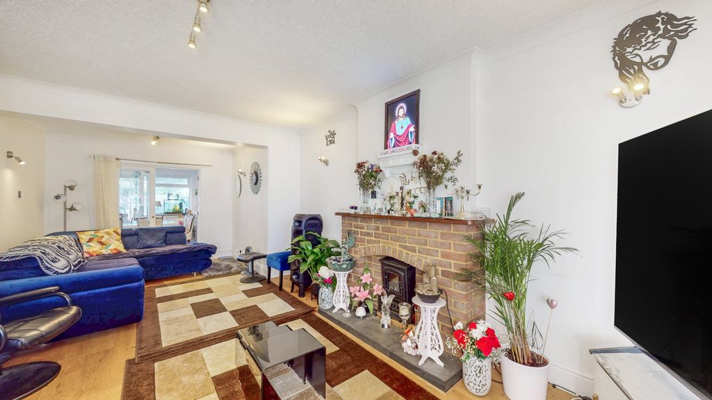 Property photo 3 of 15 4871343