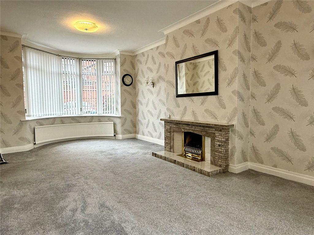 Property photo 3 of 14 Lounge