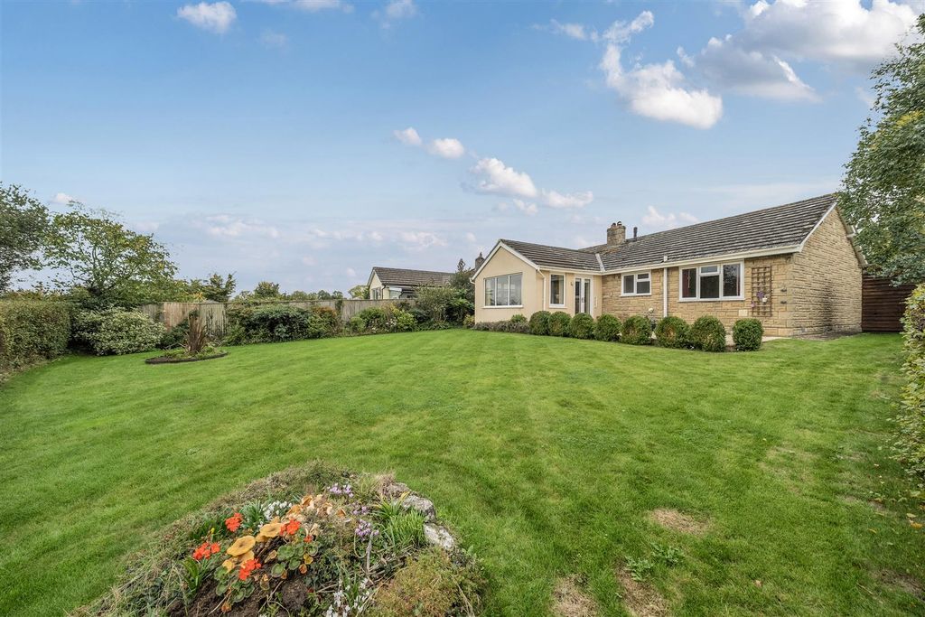 Property photo 3 of 19 Garden