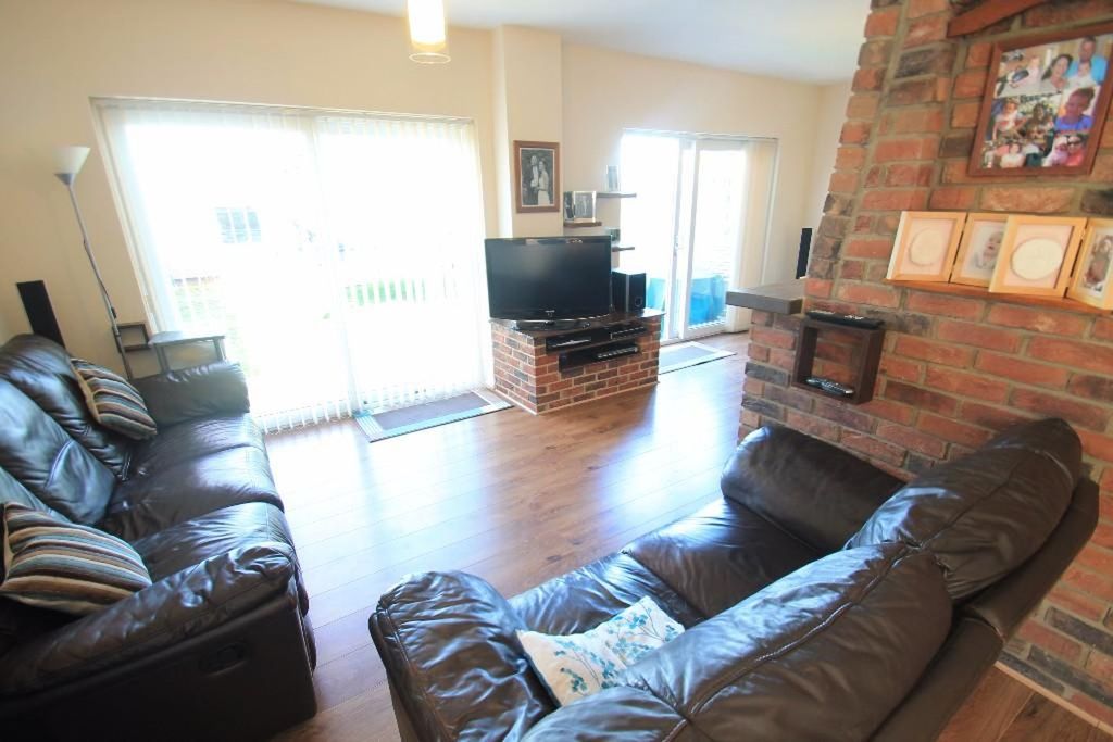 Property photo 2 of 10 Lounge