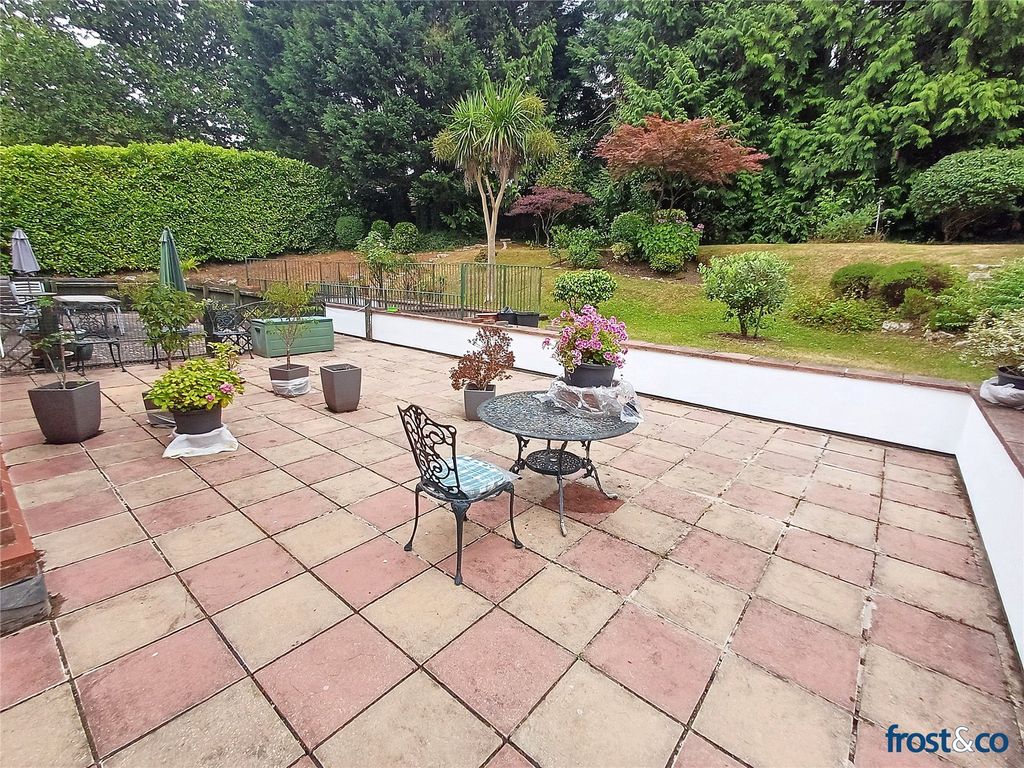 Property photo 2 of 18 Terrace